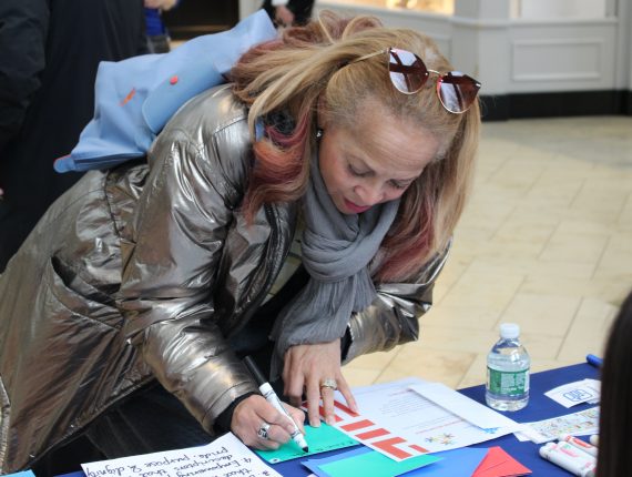 Guest writing her message